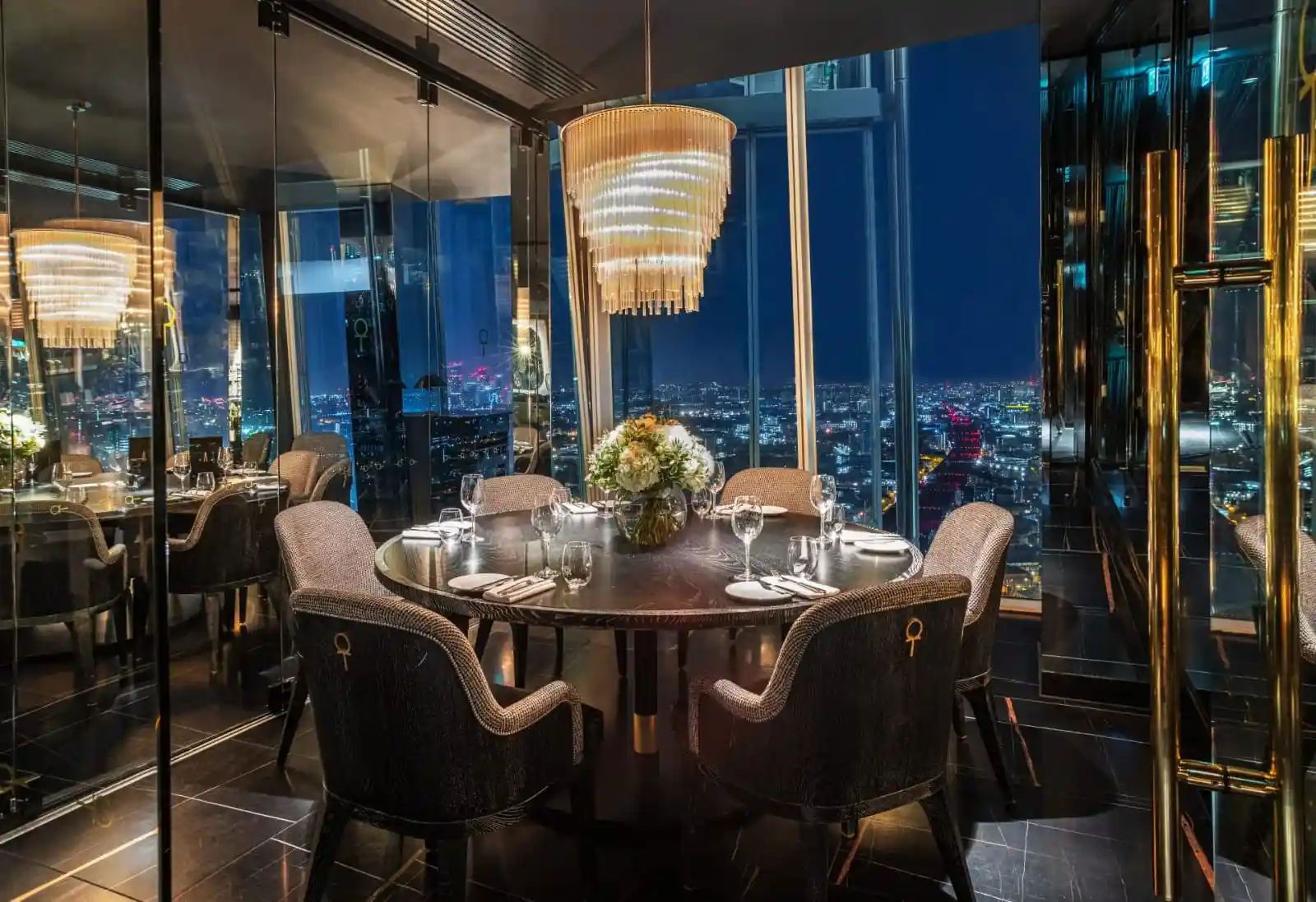 Aura 72 Restaurant